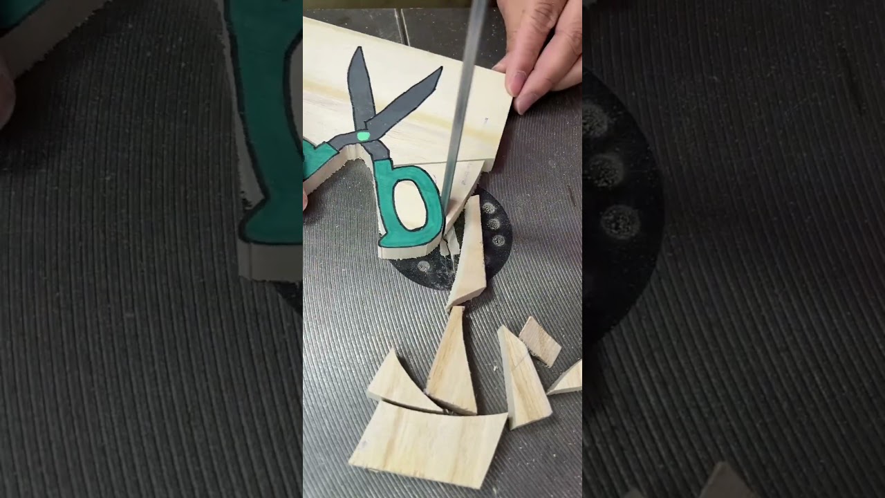So satisfying 😍✂️Wooden scissors art. 💕😋 
