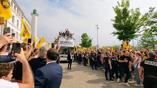 Défilé en bus des joueurs du Stade Rochelais sur le vieux port de La Rochelle...