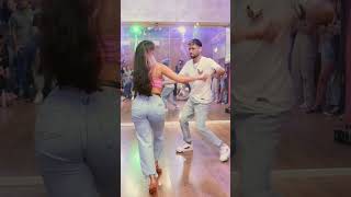 Daniel y  Tom Bachata Groove | Crème De La Crème - Mayinbito