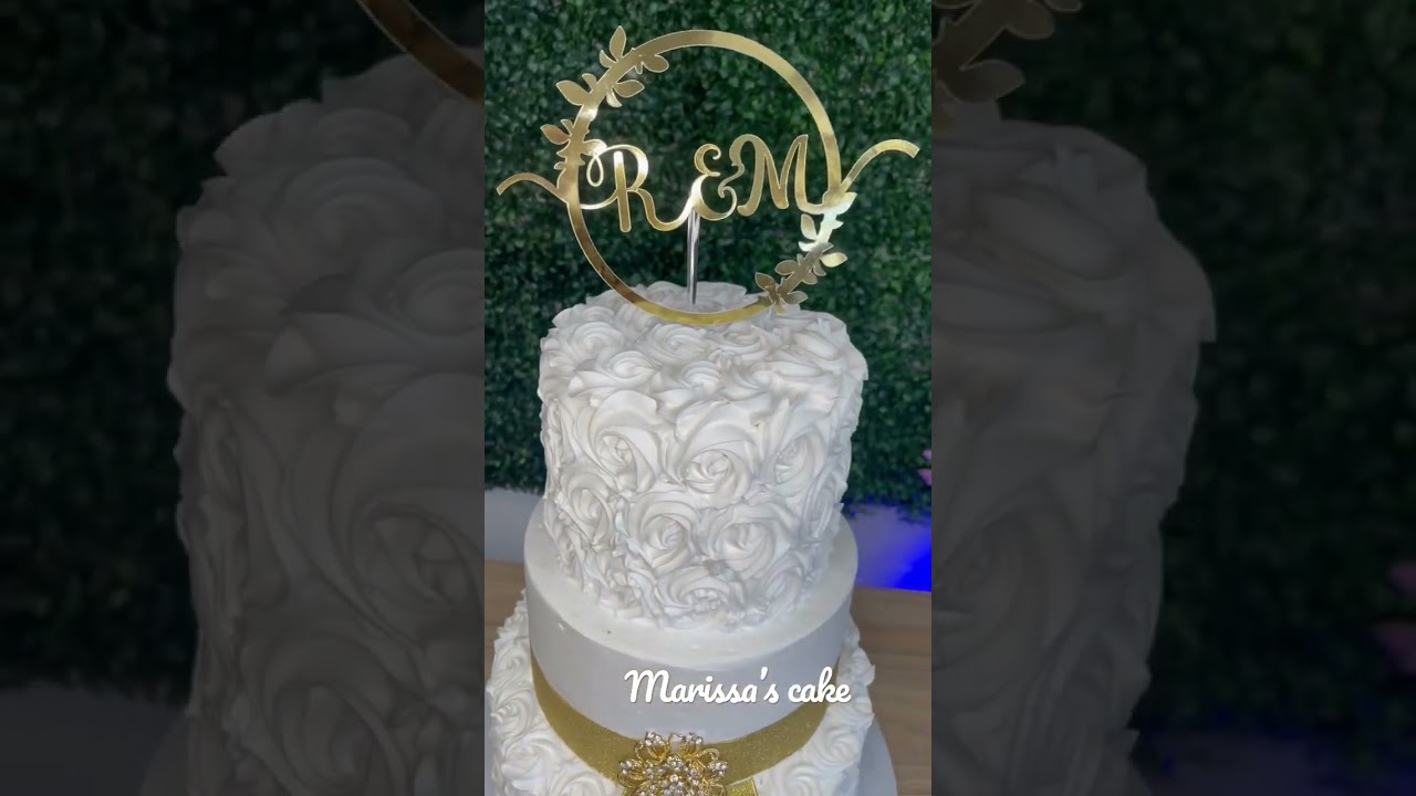 Gorgeous wedding cake. 