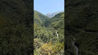 Vista de montañas y naturaleza en Galicia, España