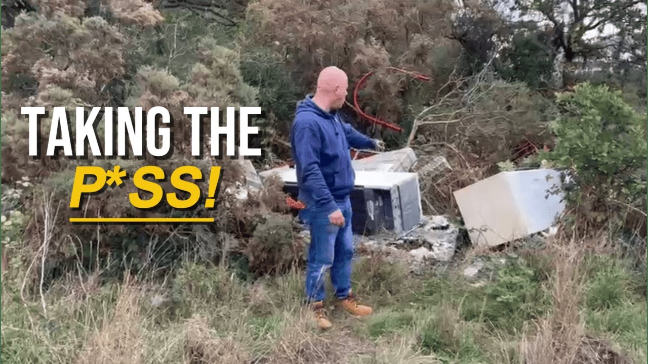 Они вывалили ещё больше мусора после того, как мы всё убрали! Бесплатно берёмся за крупномасштабн...