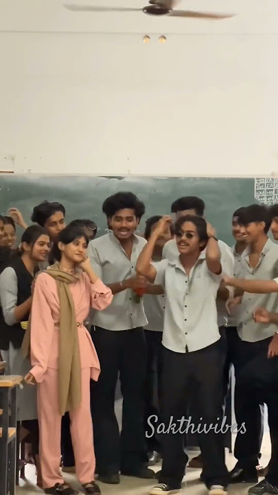 Cute Girl Propose Senior 🤣 Freshers Day Function #kerala #freshers #collegelife #proposal