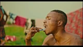 Bezaleo Comprido - Homem não fica pequeno ( Oficial Música Video)