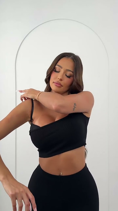 🚨FASHION HACK🚨 How to hide your bra...