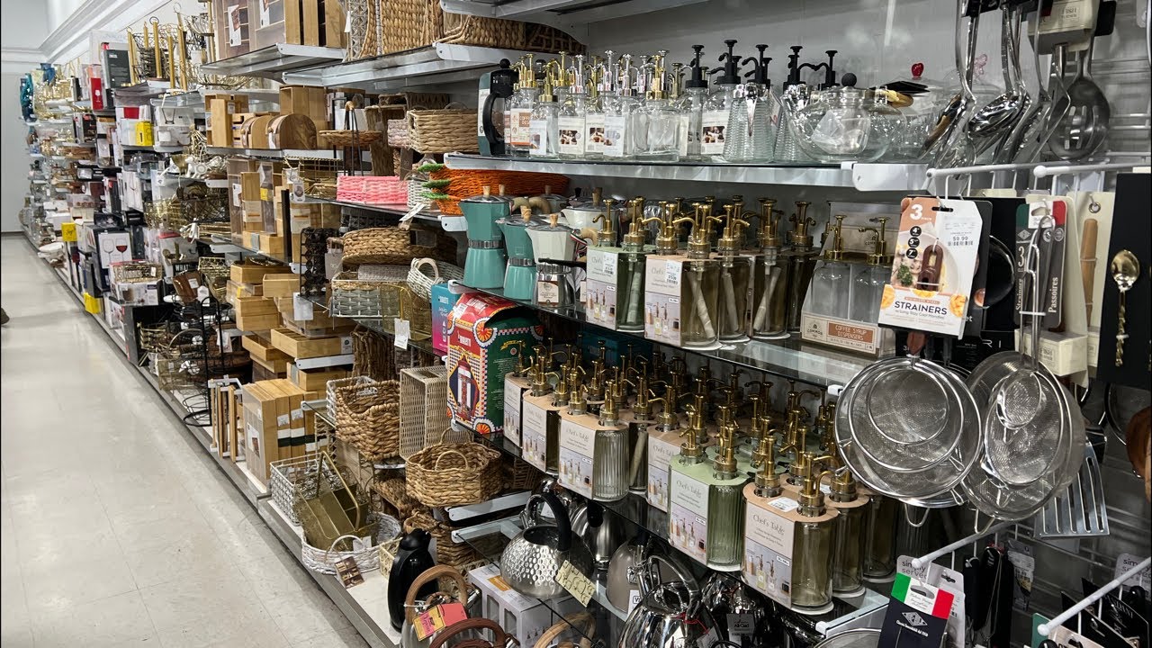 En Homegoods! Vean todo lo barato que hay.