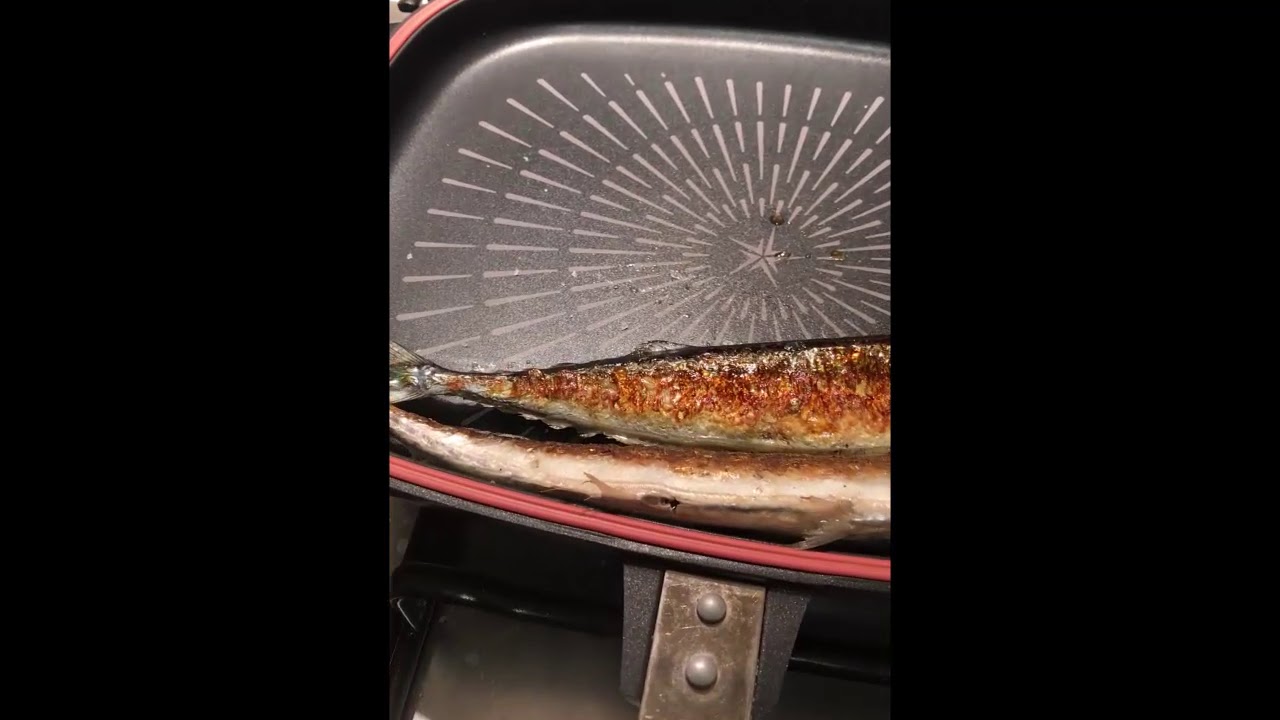 Grilled Saury with Double Pan. Effortless golden crispy skin !