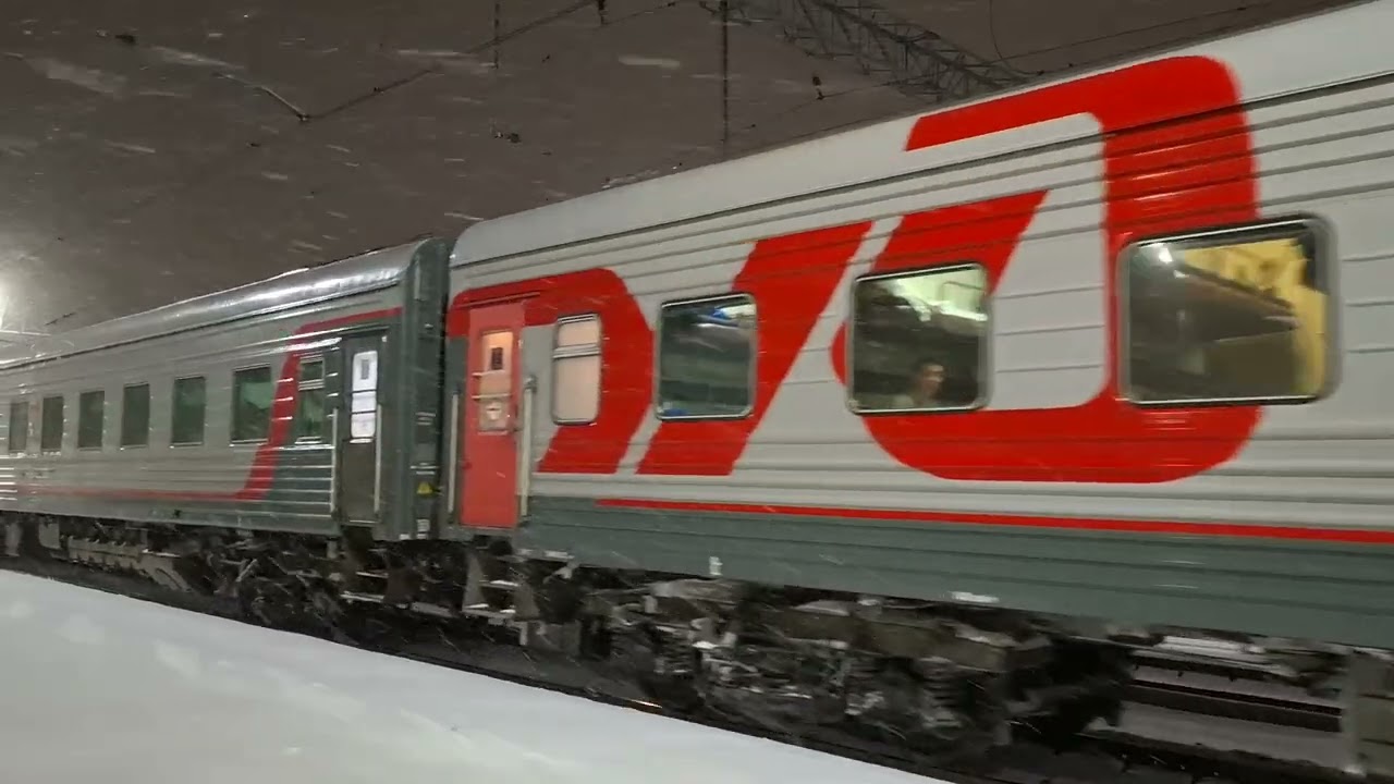 Электровоз ЭП2К-242 (ТЧ-8) со скорым поездом 119А Санкт-Петербург-Белгород