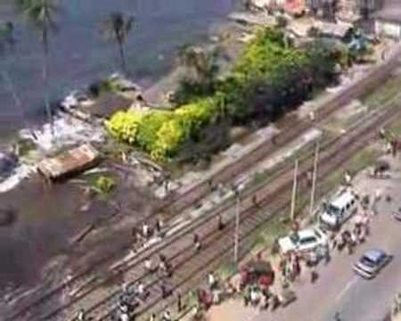 We arrived in Wellawatte, Colombo, from London UK, about 3am so didnt wake till late, heard commotion outside and grabbed camera. The railway is about 4-5 me...