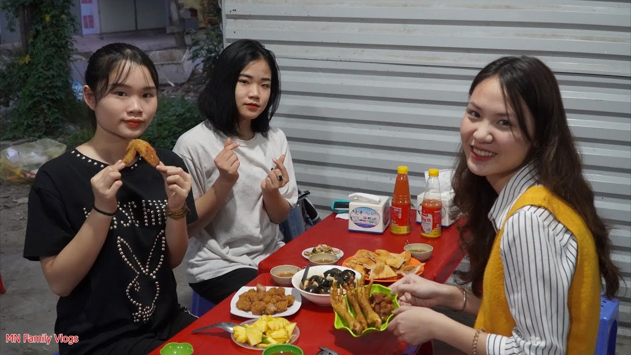 Đi Ăn Ốc Nhồi Xào Me, Chân Gà, Trứng Cút Lộn - Sự Xuất Hiện Bất Ngờ Của Sếp MN Family Vlogs