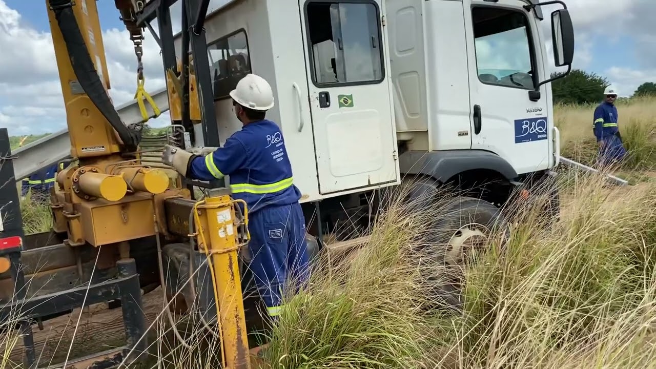 Como implantar poste com L/V em rede baixa