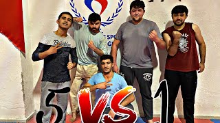 Türki̇ye Güreş Şampi̇yonuyla 5 Vs 1 Attik