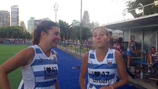 Yanina Rojas Le Entrega El Premio Ths A Mercedes Correa - Hockey Mobile