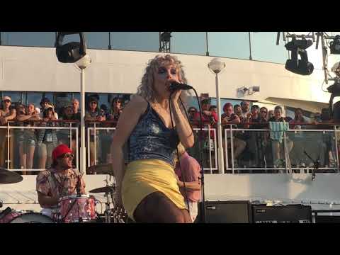 Crush Crush Crush - Paramore (Live from Parahoy 3)