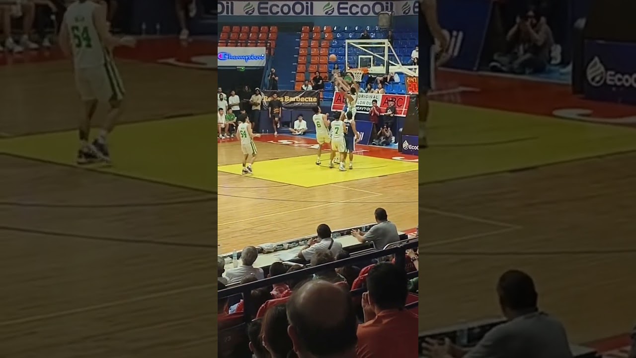 DLSU's Jake Gaspay Monster Block