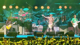 Taylor Hawkins Tribute Concert - The Darkness - I Believe in a Thing Called Love