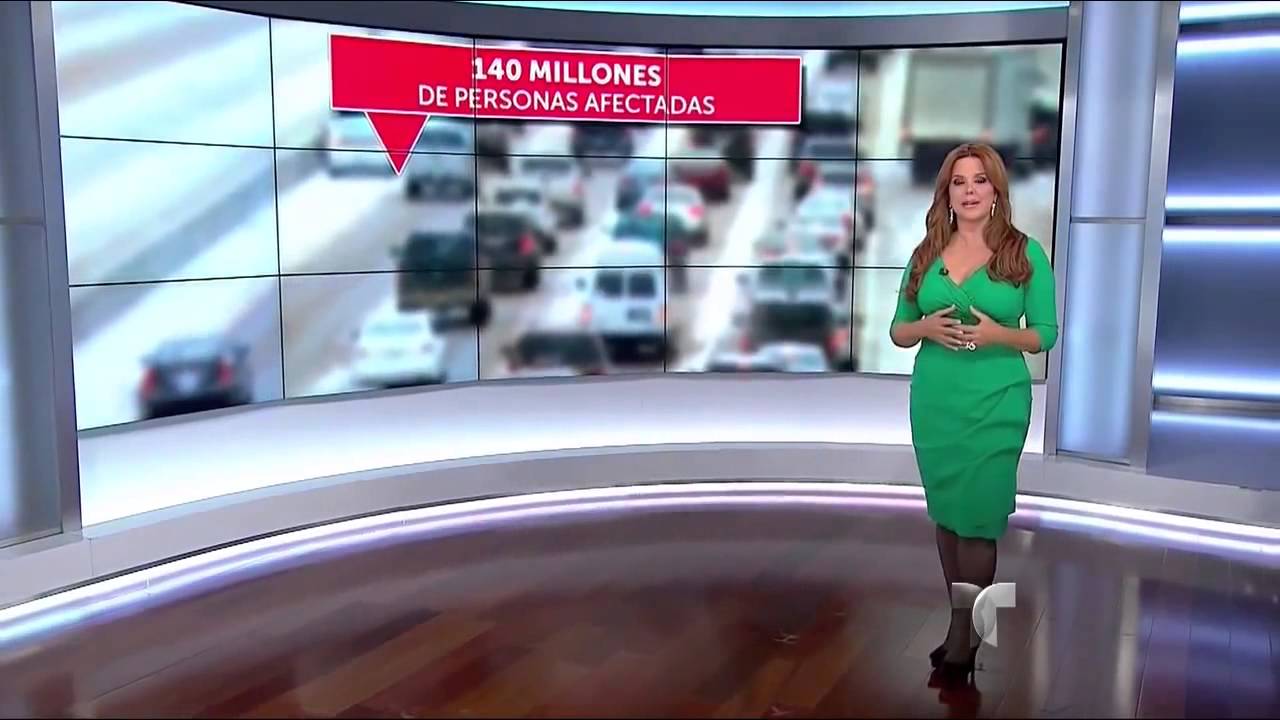 Maria Celeste-Arraras cleavage, pantyhose legs & high heels (1-28-14)