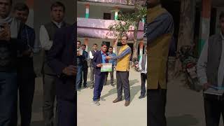 Bachcho ko puraskaar b vitram karte hue.🤩❤️❤️
