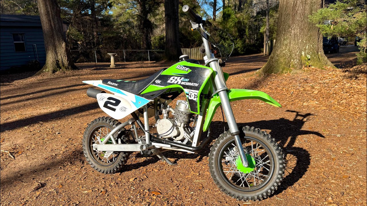 Двухтактный мотоцикл Razor Dirtbike | Покраска и капитальный ремонт!