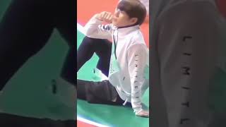 JUNGKOOK reaction when a girl start running