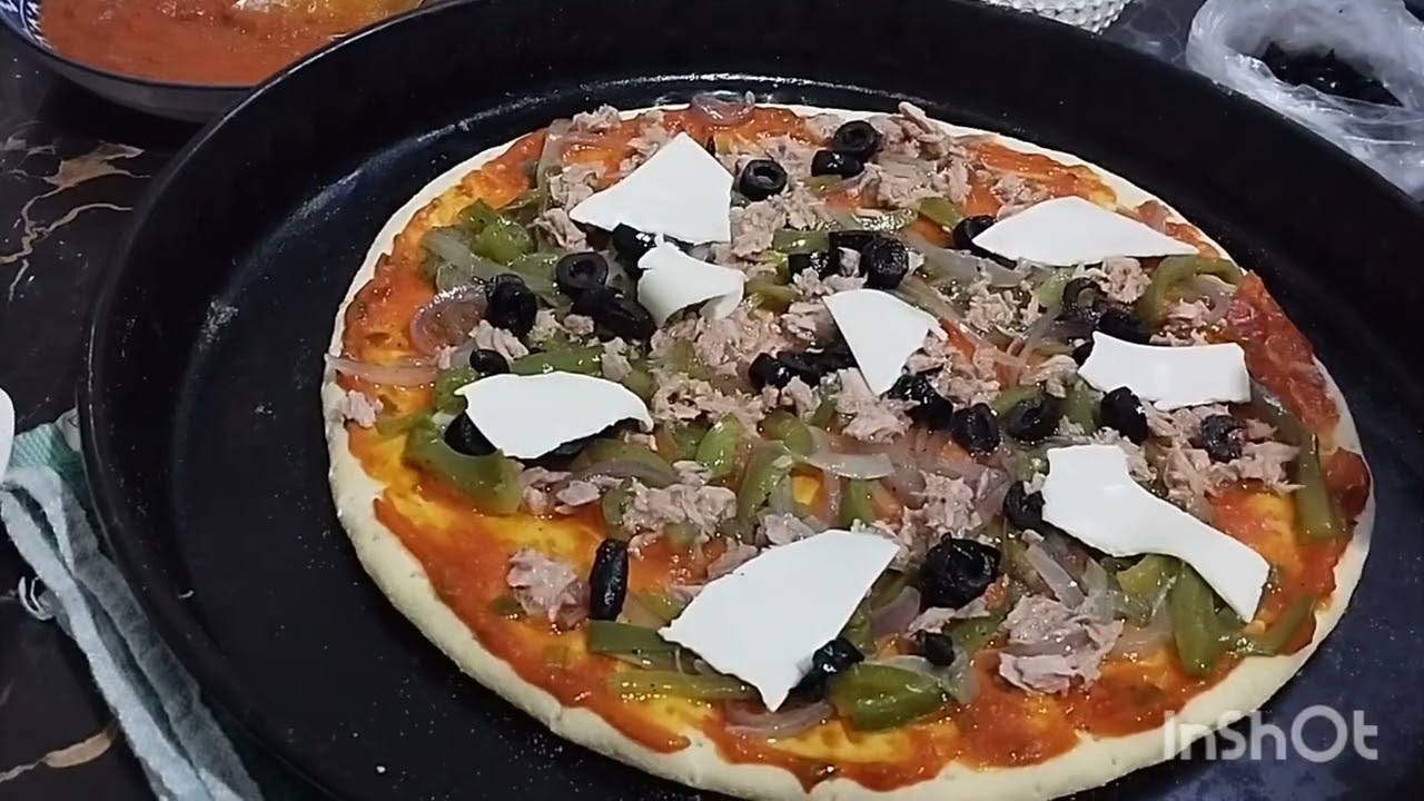 بيتزا على حقها وطريقتها😋😋