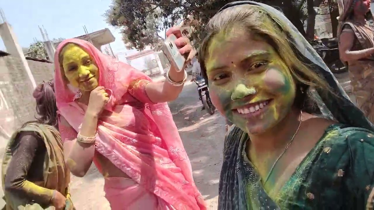 हैप्पी होली सभी फ्रेंडली युटुब मजेदार देखने के लिएमिलेगा ब्लॉग वीडियो 😊😊😊😊😊😊