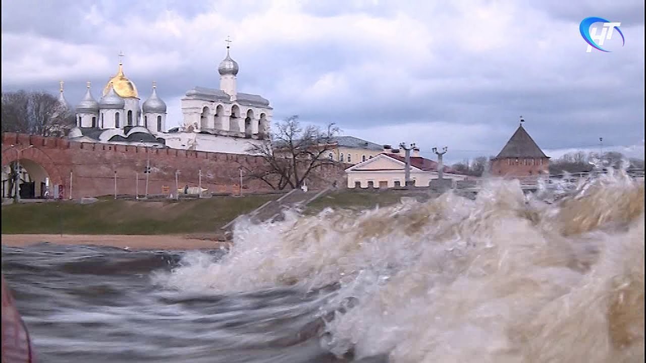 Вода в реке волхов. Акватория реки Волхов Великий Новгород. Великий Новгород река Волхов уровень воды. Уровень воды в реке Волхов. Уровень воды в Волхове на сегодня.