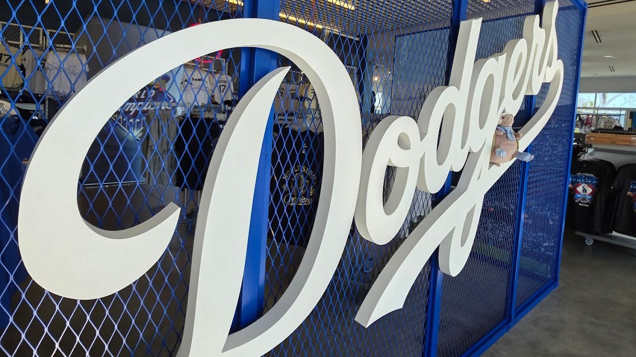 02.09.2026: Стадион «Доджерс» — фирменный магазин «Доджерс».