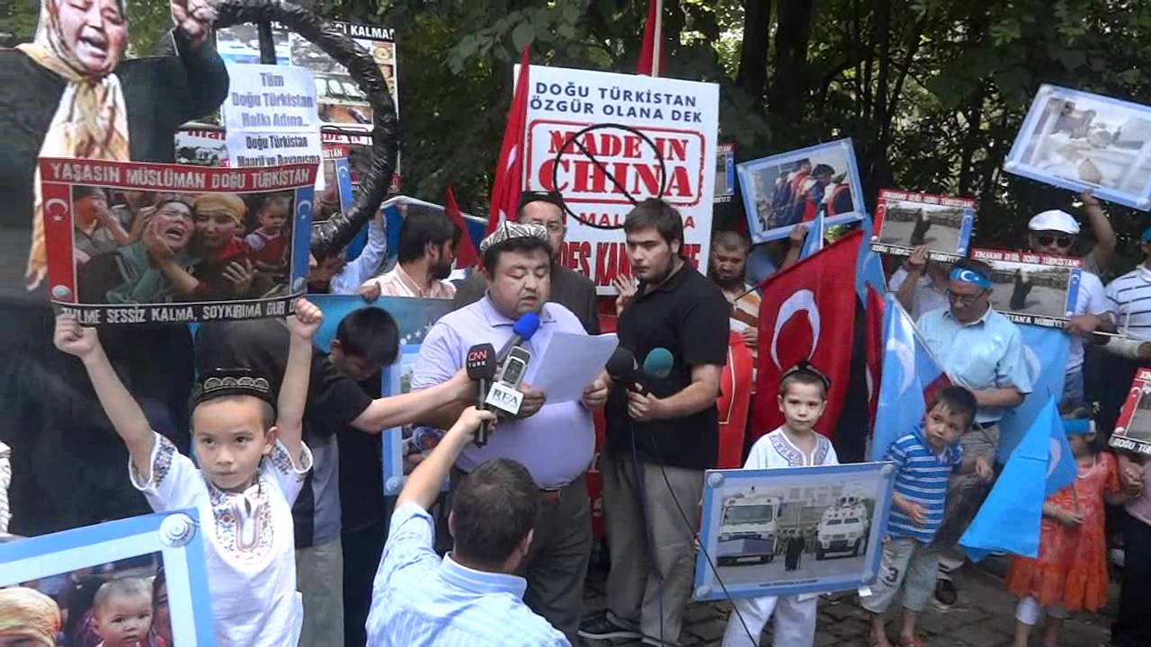 Çin Konsolosluğu önünde yapılan protesto eylemleri resimleri ile ilgili görsel sonucu