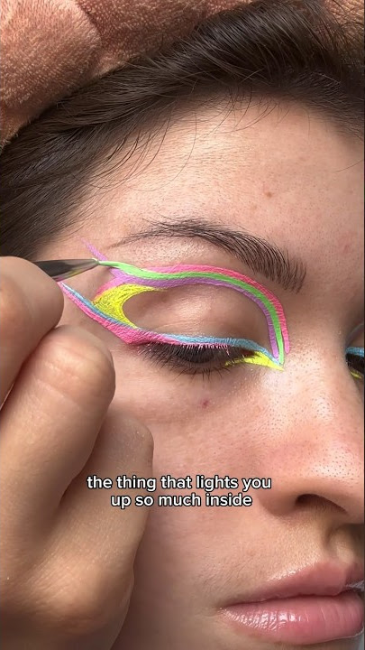 The Easy Graphic Liner Trick That's NYFW Runway-Approved