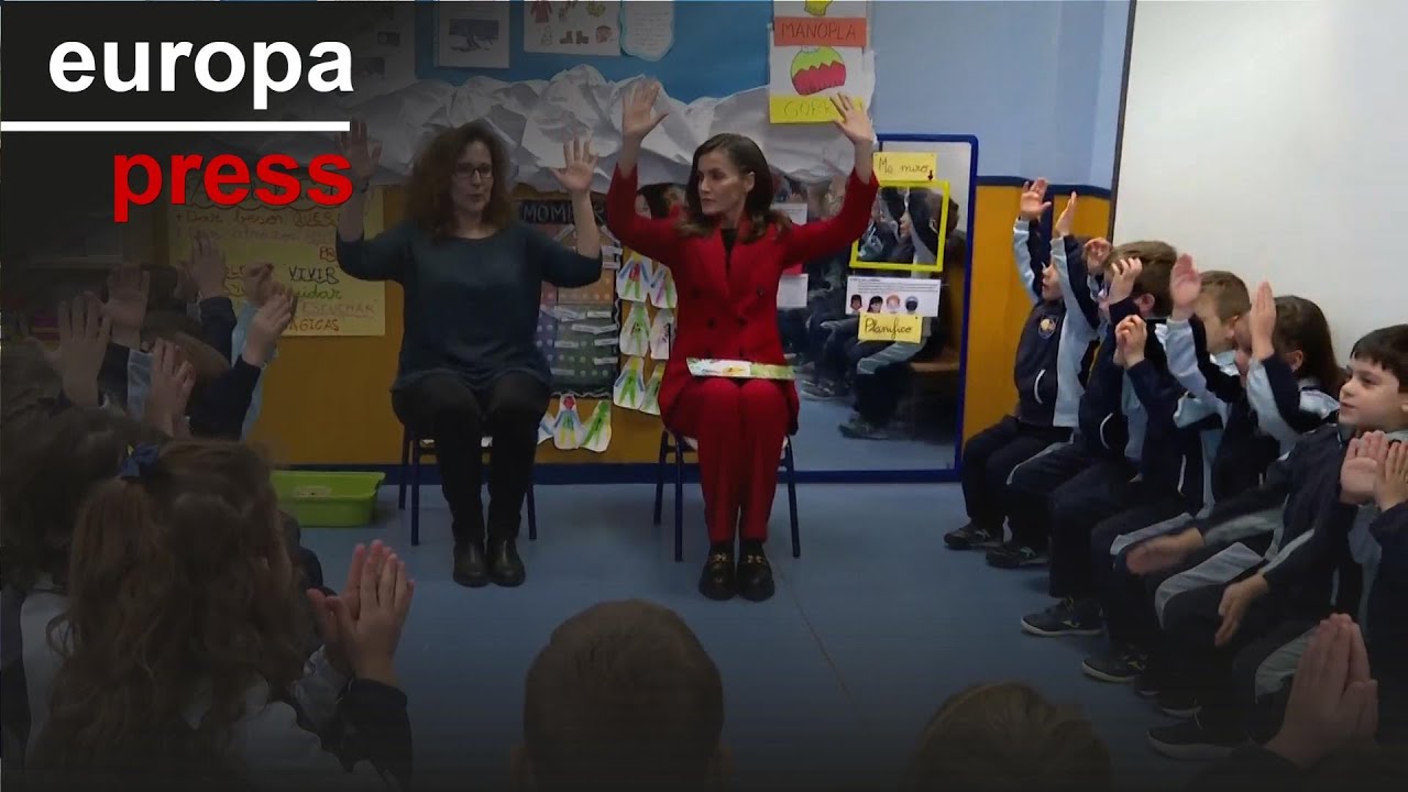 La reina Letizia participa en actividades educativas en el CEIP Cortes de Cádiz