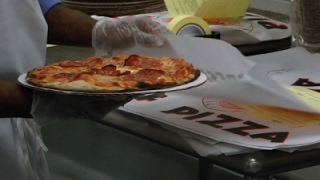 Chicago Inmates Can Order Gourmet Pizza Delivery