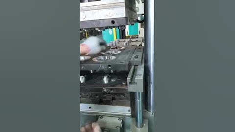 Skeleton oil seal injection machine, for the small size seals, automatic device ejection