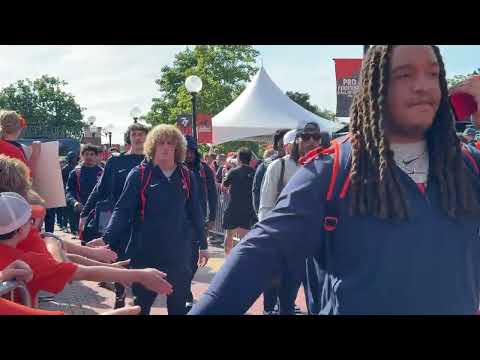 Illini Walk: Illinois football players enter Memorial Stadium for 2025 opener vs. WIU