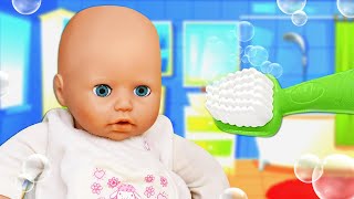 Morning routine with the baby doll. Pretend to play feeding the baby born doll with toy food.