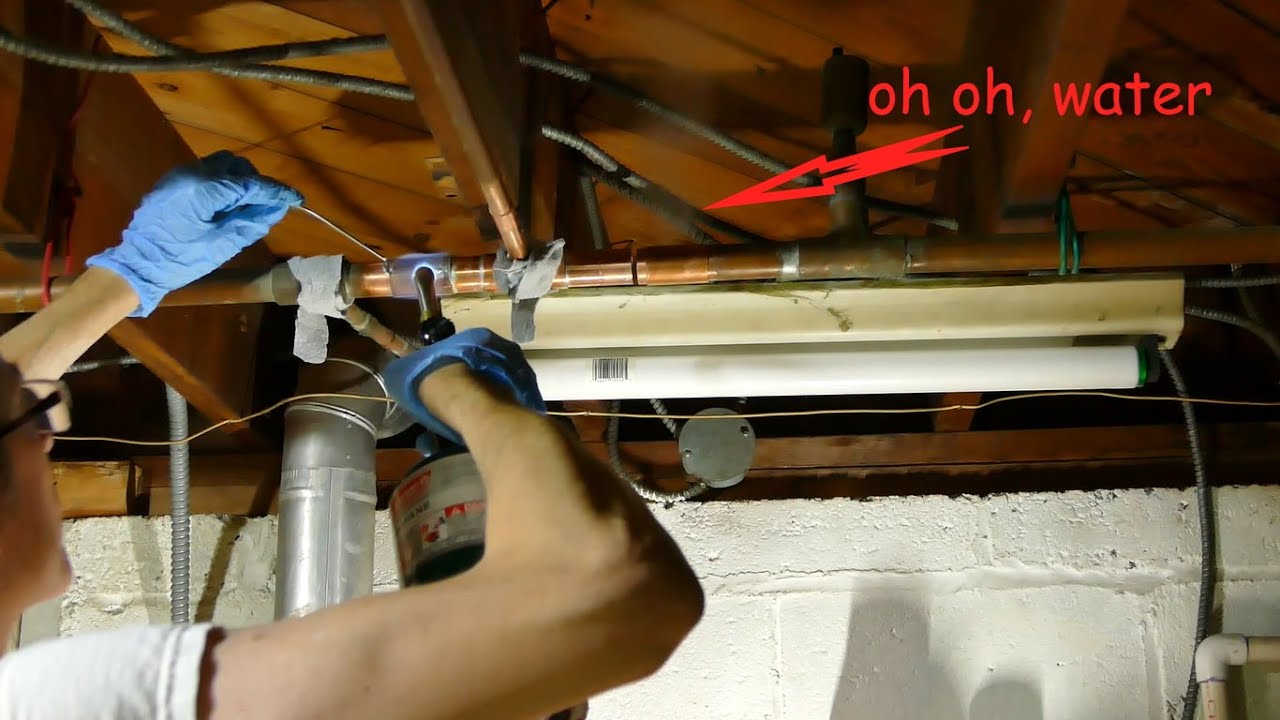 Water in pipe complicates easy sweating job. YouTube