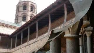 L'ABBAYE DE LAVAUDIEU (Auvergne - Haute-Loire)