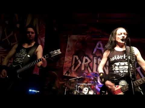 Acid Drinkers Dancing in Zielona Góra headbanging Hubert Więcek