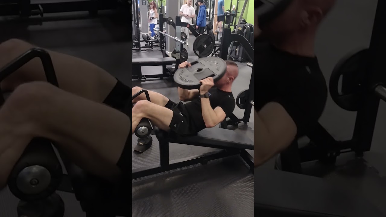 50 incline sit ups with 20kg plate @TheObstacleGym