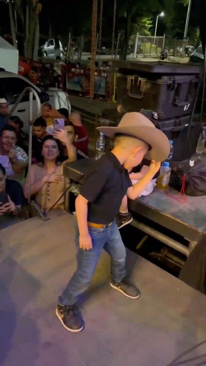 Yo sé que el señoracito Martín representa a más de uno con esa energía ?? Que belleza