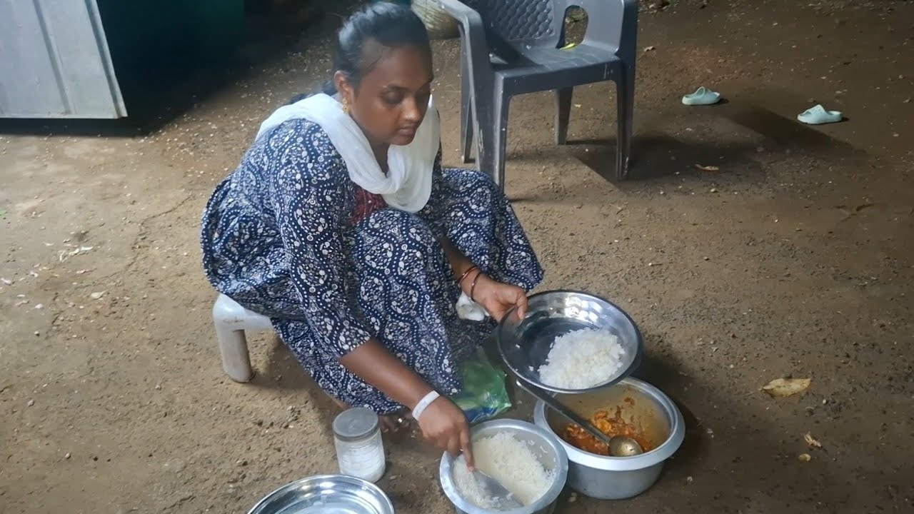 🌠రాత్రి వర్షం పడ్డ తర్వాత ఆరుబయట వేడివేడి కోడి కూర చేసి మా వాళ్లకు పెట్టాను చాలా బాగుంది అన్నారు