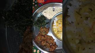 ?? street style वरण भात मेथीची भाजी कांदा भजी पापड लोणचे recipe viral shorts lunch food thali