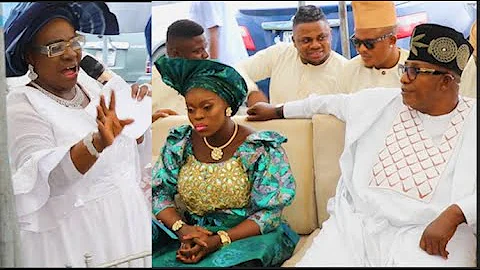 See What Mama Rainbow The Mother Of The Day Did At Oga Bello' Son Wedding.  (Eniola & Olaide)