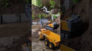 Two RC Construction Volvo Excavators RC EC160e & DumpTruck RC A40G