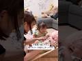 こちょこちょして遊んでたら寝てたけーが起き上がって入ってきました🤣