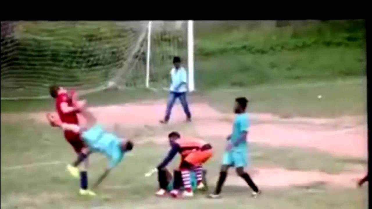 Big Bully In Bangalore Neutralised By An Unbelievable Flying Kick In The Amateur League Youtube 