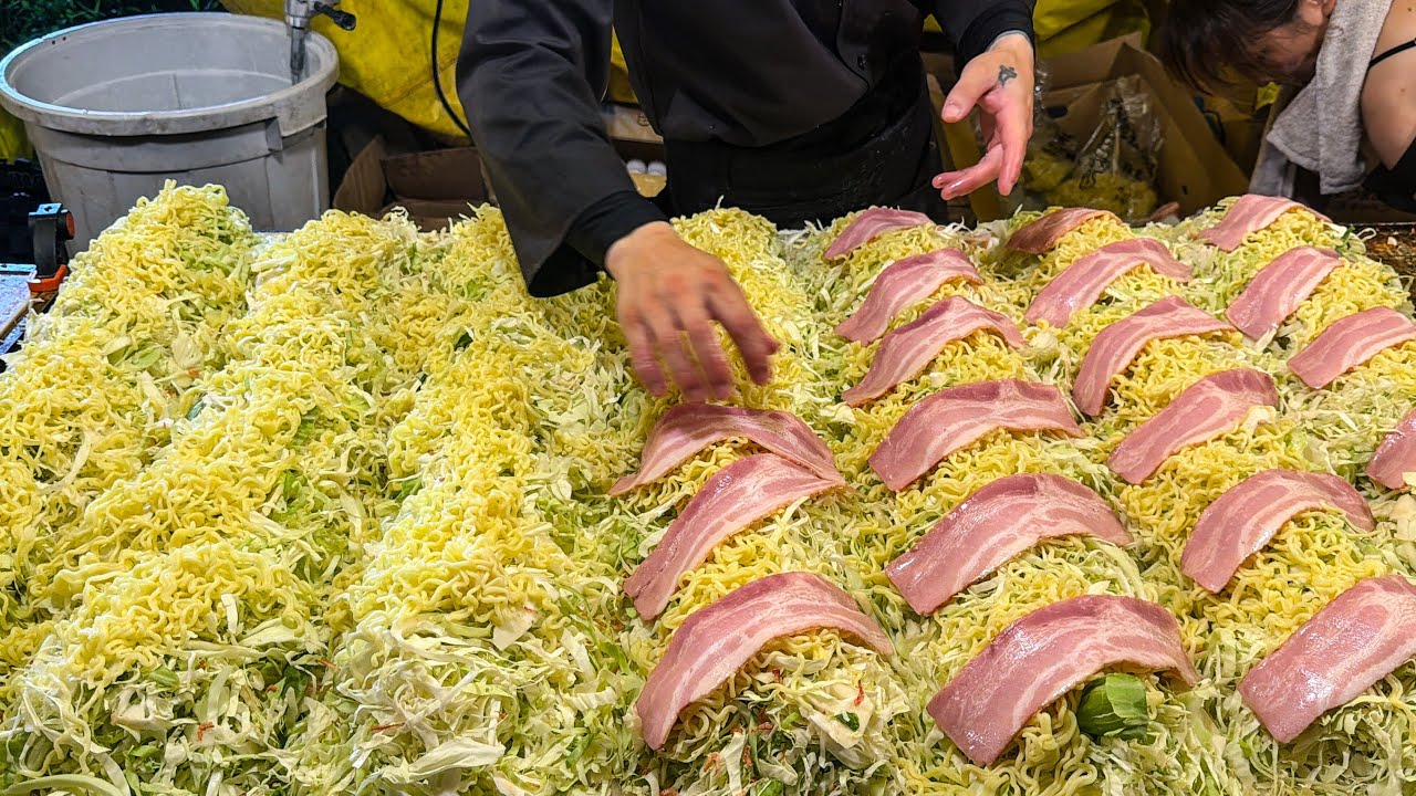 japanese street food - hiroshima style okonomiyaki 広島風お好み焼き