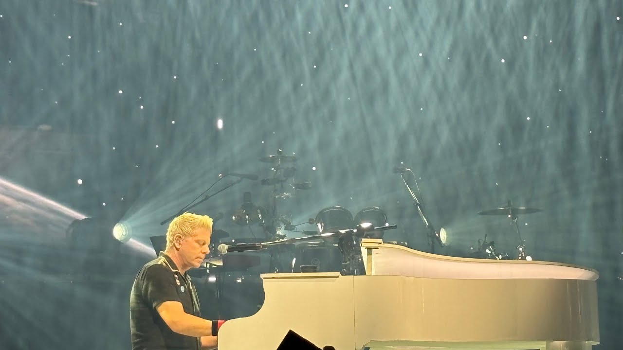 The Offspring - Gone Away (piano version) Manchester 16/11/25 - YouTube