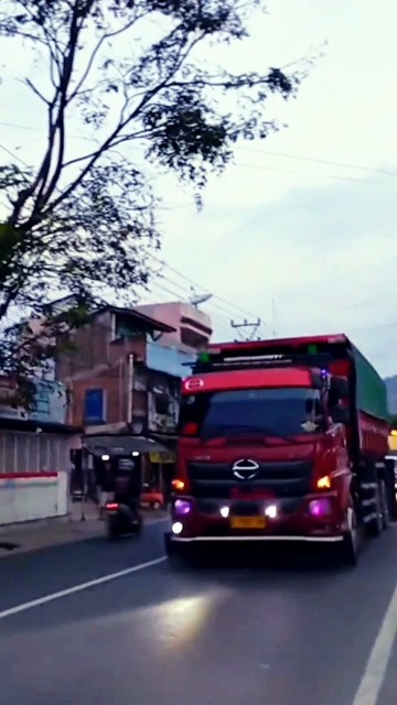 Hati-Hati !! Awas joget sendiri😍🤣 #shortvideo #truck #music #truckindonesia #truckdriver