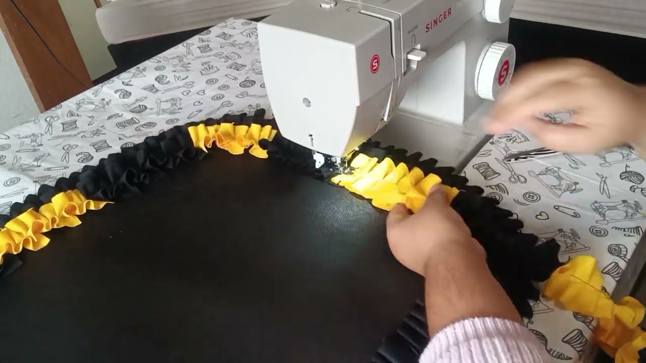 TAPETE FRUFRU MESCLADO COM VARIAS CORES NA TECNICA DE BABADINHO